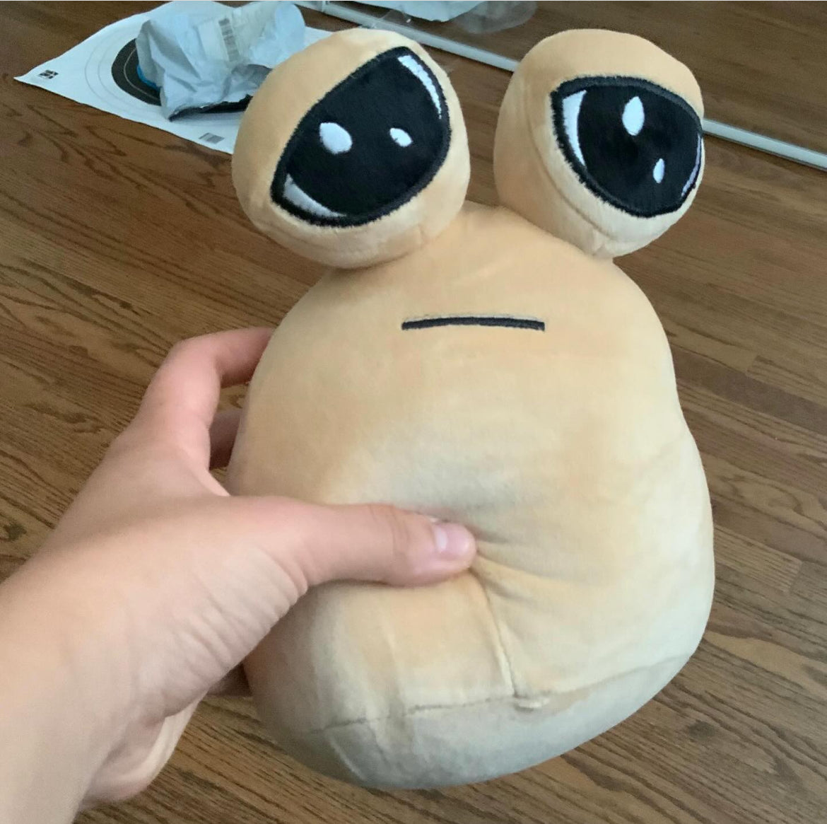 Pou la peluche triste 22cm /  الدمية التعيسة